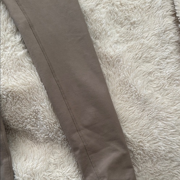 Alo Yoga Taupe Leggings - Picture 4 of 7